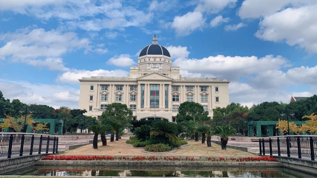此图像的alt属性为空；文件名为上外-1024x576.jpg